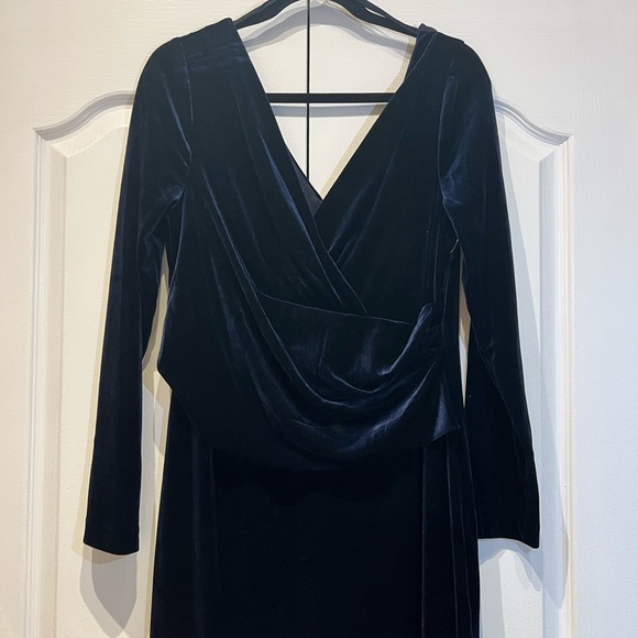 Eliza J Surplice-Neck Velvet Sheath Dress - Picture 7 of 8